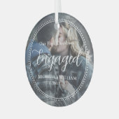 Eerste kerst verloofde script overlay foto glas ornament (Voorkant links)