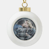 Eerste kerst verloofde script overlay foto keramische bal ornament (Voorkant)