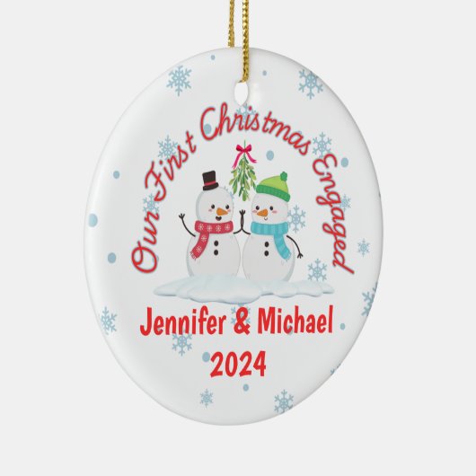 Eerste kerst verloofde sneeuwman gepersonaliseerd keramisch ornament (Rechts)