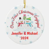 Eerste kerst verloofde sneeuwman gepersonaliseerd keramisch ornament (Voorkant)