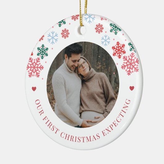 Eerste kerst verwacht 2 zwangerschapsfoto's rood keramisch ornament (Links)