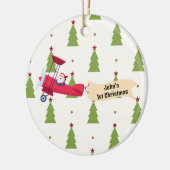 Eerste kerst vliegtuig en kerstboom jongen op maat keramisch ornament (Links)