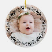 Eerste kerstBaby Foto zwart White Keramisch Ornament (Achterkant)
