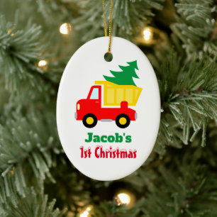Eerste kerstboom voor baby op rode vrachtwagen, aa keramisch ornament