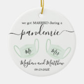 Eerste kerstbruiloft pandemische quarantainemachin keramisch ornament (Voorkant)