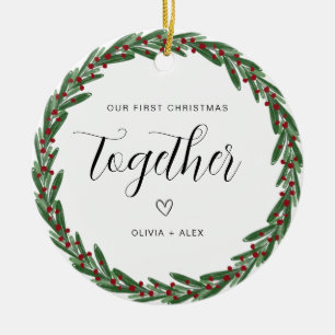 Eerste kerstcadeau samen met kerstpaar keramisch ornament