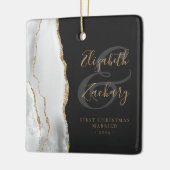 Eerste kerstcadeauscript met grijs gehuwd grijs ge keramisch ornament (Links)