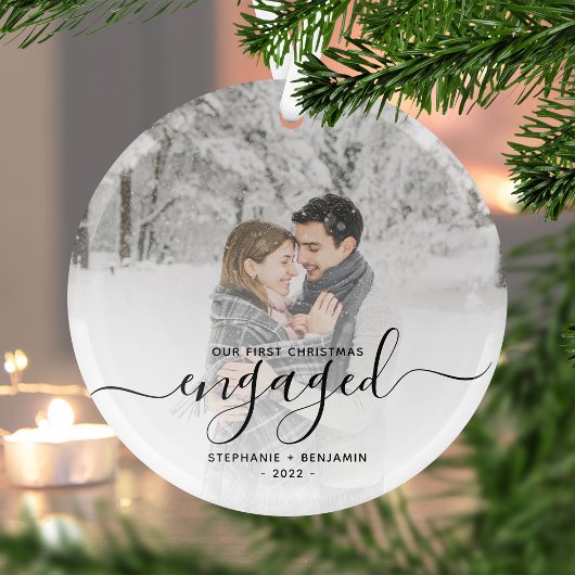 Eerste kerstcadeautje Aangepaste foto Zwart script Glas Ornament