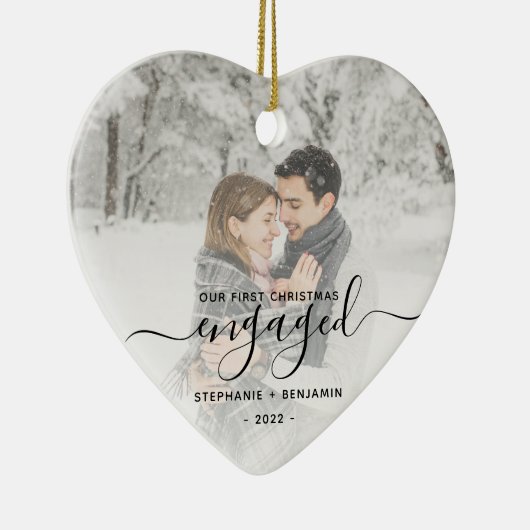 Eerste kerstcadeautje Aangepaste foto Zwart script Keramisch Ornament (Rechts)