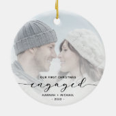 Eerste kerstcadeautje Aangepaste foto Zwart script Keramisch Ornament (Achterkant)