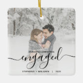 Eerste kerstcadeautje Aangepaste foto Zwart script Keramisch Ornament (Voorkant)