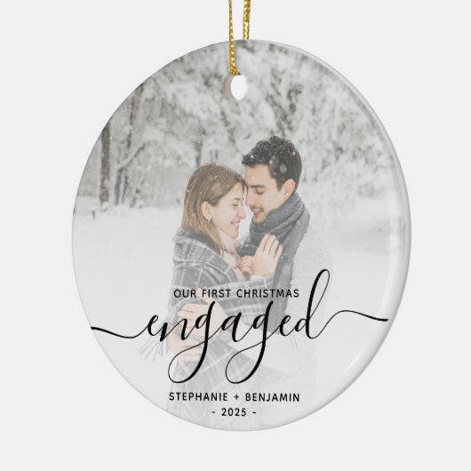 Eerste kerstcadeautje Aangepaste foto Zwart script Keramisch Ornament (Links)