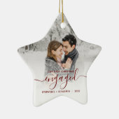 Eerste kerstcadeautje Foto Burgundy Script Keramisch Ornament (Rechts)