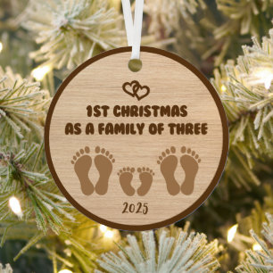 Eerste kerstdag als gezin van drie metalen ornament