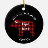 Eerste Kerstdag als Papa Beer Buffalo Plaid Keramisch Ornament (Voorkant)