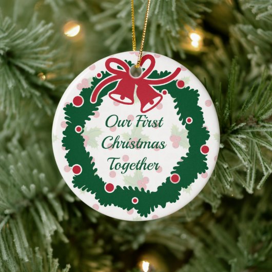 Eerste Kerstdag Samen Krans en Holly Keramisch Ornament (Boom)