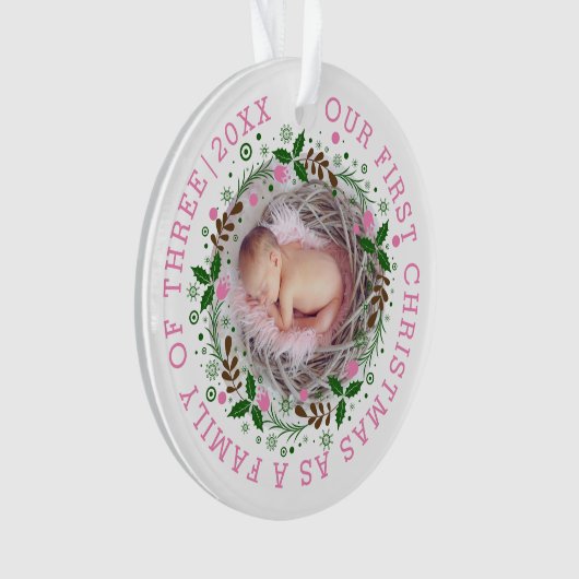 Eerste kerstfamilie met drie roze foto's met een g ornament (voorkant)