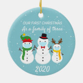 Eerste kerstfamilie van 3 Snowman 2020 Keramisch Ornament (Achterkant)