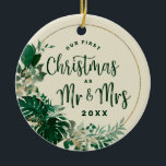 Eerste kerstfeest als foto van de heer & mevrouw P Keramisch Ornament<br><div class="desc">Tropische olievlek Trendy Greenery en Gold Leaves Circle Lijst Custom Wedding Photo Our First Kerstas as as Mr. and Mrs Holiday Ornament - met tropische bladgrenzen, geborstelde marker typografie, en uw aangepaste tekst. Voeg je speciale trouwdag foto aan de achterkant toe! in een vet kleurenpalet van rijke groenen, smarald en...</div>