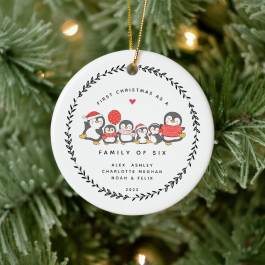 Eerste kerstfeest als gezin van zes pinguïns keramisch ornament (Boom)