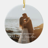 Eerste Kerstfeest Gehuwd als Mr. en mevrouw PHOTO Keramisch Ornament (Voorkant)