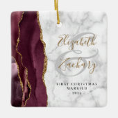 Eerste Kerstfeest Gehuwd met Bourgogne Agate Marbl Keramisch Ornament (Voorkant)