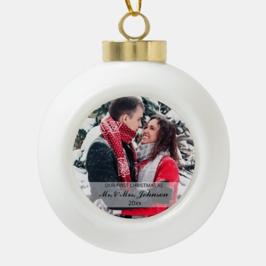 Eerste Kerstfeest Gehuwd Mr. & Mrs. Photo Keepomwi Keramische Bal Ornament (Voorkant)