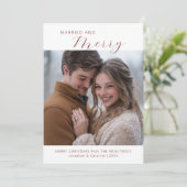 Eerste kerstfeest getrouwd en vrolijk minimalistis feestdagenkaart (Staand voorkant)