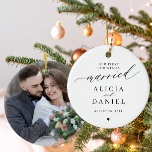 Eerste kerstfeest getrouwd moderne foto keramisch ornament