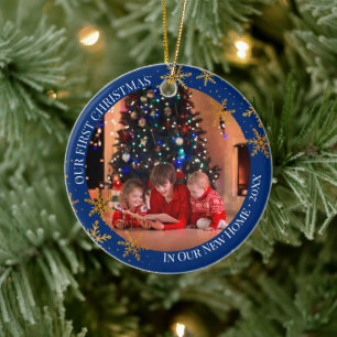 Eerste kerstfeest in nieuw huis Sneeuwvlokken en f Keramisch Ornament