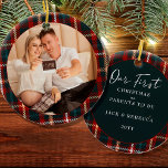 Eerste kerstfeest Ouders om Tartan te spelen Foto Keramisch Ornament<br><div class="desc">Eerste kerstfoto-ornament, die je voor een eerste kerstjaar kunt personaliseren als ouders om te worden of om het even welk ander groot evenement. Het ontwerp is dubbelzijdig en is voorzien van tartan-gele lijsten met handschrift. Het fotomalplaatje toont uw afbeelding als ronde vorm en de andere kant wordt geschreven met "onze...</div>