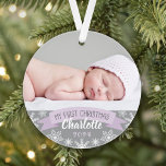 Eerste Kerstfeest Paarse baby-meisje Foto Ornament<br><div class="desc">Het ontwerp van het ornament "Mijn eerste Kerstmis" en het sneeuwvlokkige grensbeeld kan worden gepersonaliseerd met de naam en het geboortejaar van het meisje. Omvat een tweede foto op de rug. Licht lavender paarse,  grijze en witte kleuren.</div>