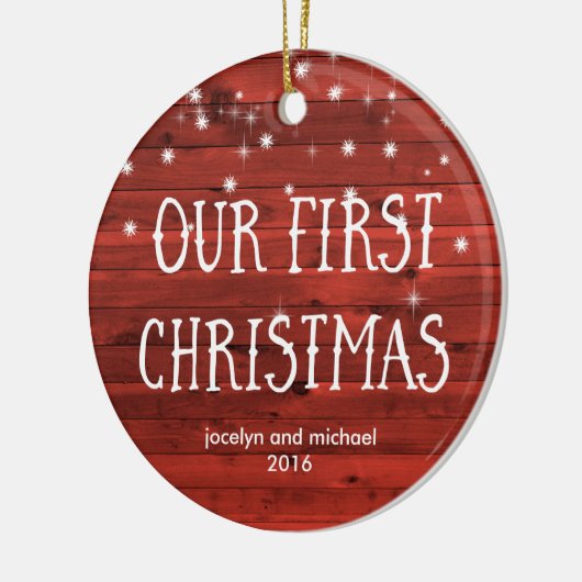 Eerste kerstfeest | Rustisch rood met foto Keramisch Ornament (Links)