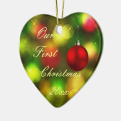 eerste kerstfeest samen met sieraad keramisch ornament (Links)