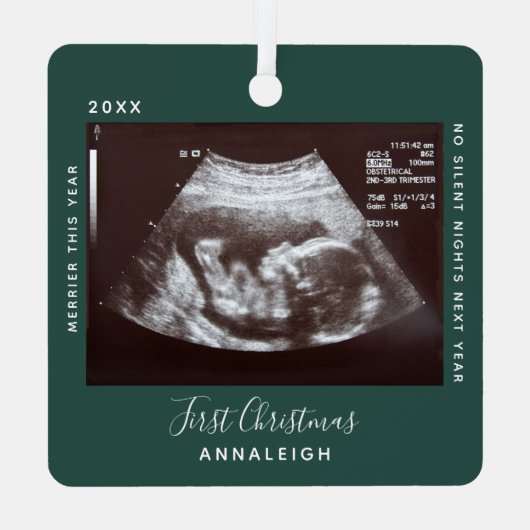 Eerste kerstfeest Ultrasound Foto Merrier Holiday Metalen Ornament (Achterkant)