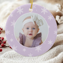 Eerste kerstfeest van de baby paarse foto sneeuwvl