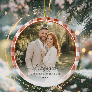 Eerste kerstfeest Verloving 2 Foto Rood Gingham Keramisch Ornament