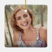 Eerste kerstfeestvieren met kleurrijke kerstlichte keramisch ornament (Achterkant)