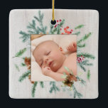 Eerste kerstfoto Grootouders Winter Greenery Foto Keramisch Ornament<br><div class="desc">Eerste kerst als oma & opa met kerstgroen, hulstbessen en dennenappels. Gepersonaliseerd met datum en uw prachtige foto ingelijst in weelderig, wintergroen. Onze hoge kwaliteit sjabloon maakt het zo gemakkelijk voor u om uw speciale ornament te personaliseren. Ornament is een prachtig geschenk dat nog jaren zal worden gekoesterd. Ornament maakt...</div>