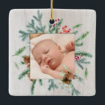 Eerste kerstfoto Grootouders Winter Greenery Foto Keramisch Ornament<br><div class="desc">Eerste kerst als oma & opa met kerstgroen, hulstbessen en dennenappels. Gepersonaliseerd met datum en uw prachtige foto ingelijst in weelderig, wintergroen. Onze hoge kwaliteit sjabloon maakt het zo gemakkelijk voor u om uw speciale ornament te personaliseren. Ornament is een prachtig geschenk dat nog jaren zal worden gekoesterd. Ornament maakt...</div>