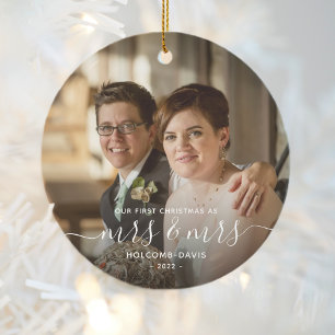 Eerste kerstfoto mevrouw en mevrouw LGBTQ Witte Sc Keramisch Ornament