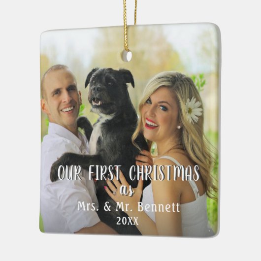 Eerste kerstfoto Modern script bruiloft foto Keramisch Ornament (Links)