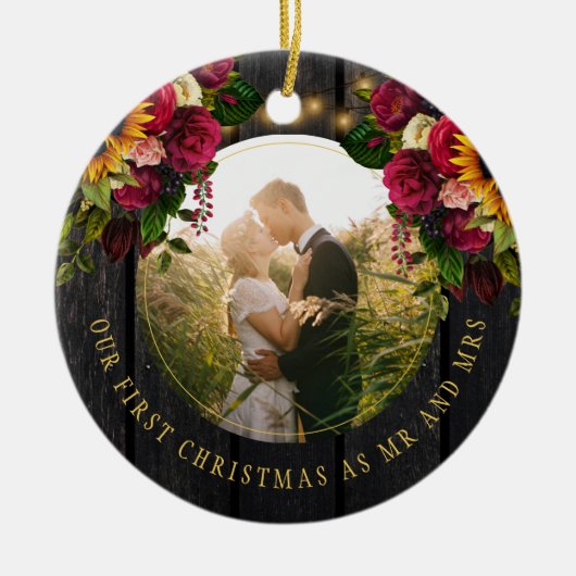 Eerste kerstfoto Mr en Mrs floral rustic Keramisch Ornament (Voorkant)