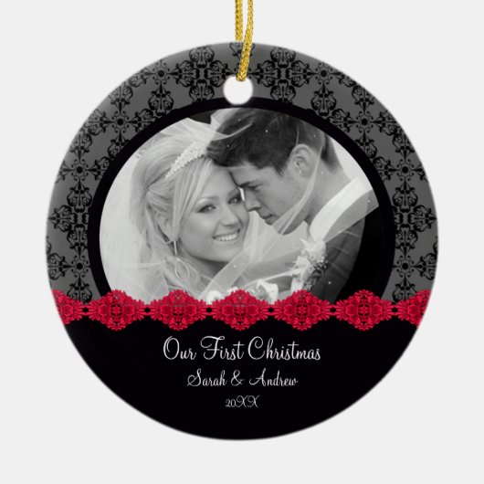 Eerste kerstfoto-ornament Couple Black Damask Keramisch Ornament (Voorkant)