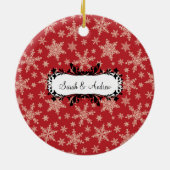 Eerste kerstfoto-ornament Snowflakes Red Keramisch Ornament (Achterkant)