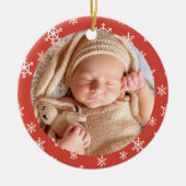 Eerste kerstfoto Rood en witte sneeuwvlokken Foto Keramisch Ornament (Voorkant)
