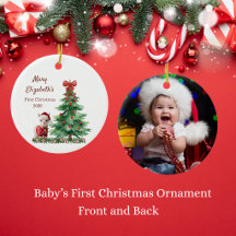 Eerste kerstfoto van de baby als kerstbal