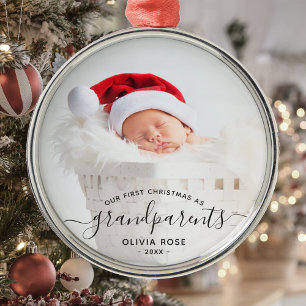 Eerste kerstfoto van grootouders met zwarte script metalen ornament