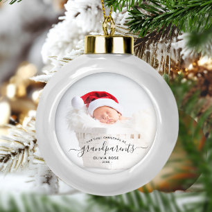 Eerste kerstfoto van grootouders met zwarte tekst keramische bal ornament