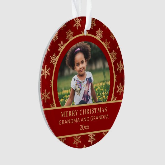 Eerste kerstgrootma Grandpa Red Gold Snowflakes Ornament (voorkant)